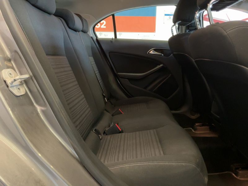 Mercedes-Benz A-Klasse A 180 CDI BlueEfficiency Intuition — zdjęcie 14