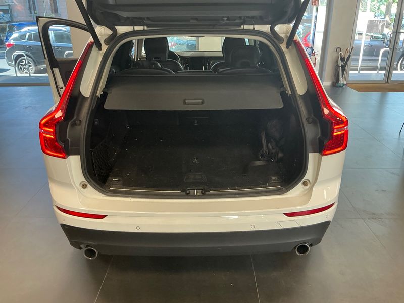 Volvo XC60 2.0 B4 Diesel Mild-Hybrid Momentum Pro AWD — zdjęcie 10