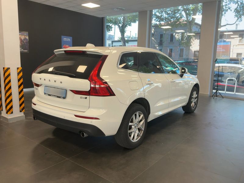 Volvo XC60 2.0 B4 Diesel Mild-Hybrid Momentum Pro AWD — zdjęcie 6