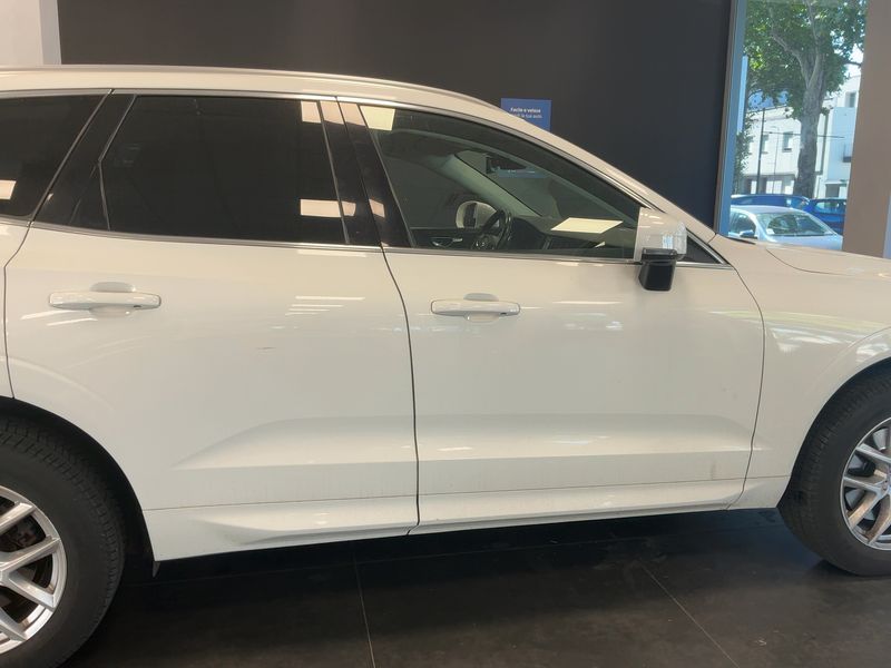 Volvo XC60 2.0 B4 Diesel Mild-Hybrid Momentum Pro AWD — zdjęcie 7