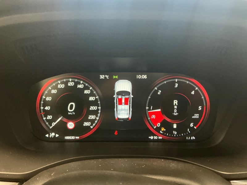 Volvo XC60 2.0 B4 Diesel Mild-Hybrid Momentum Pro AWD — zdjęcie 13