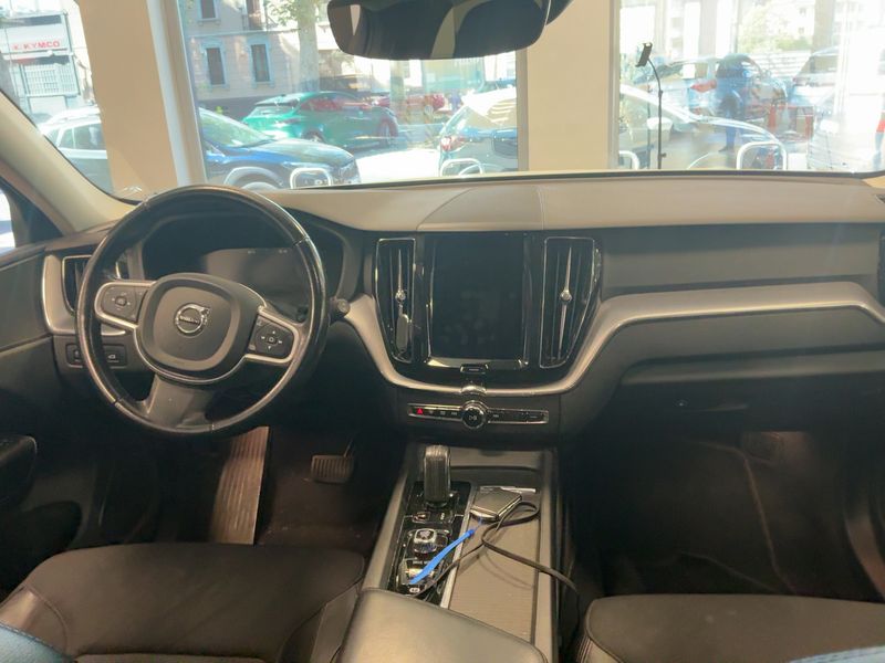 Volvo XC60 2.0 B4 Diesel Mild-Hybrid Momentum Pro AWD — zdjęcie 12