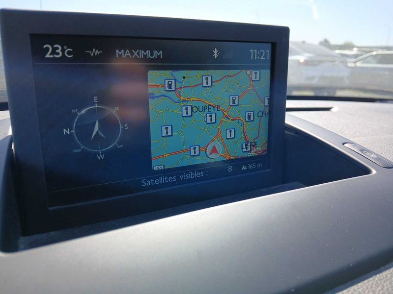 Peugeot 3008 1.2 e-THP Allure — zdjęcie 13