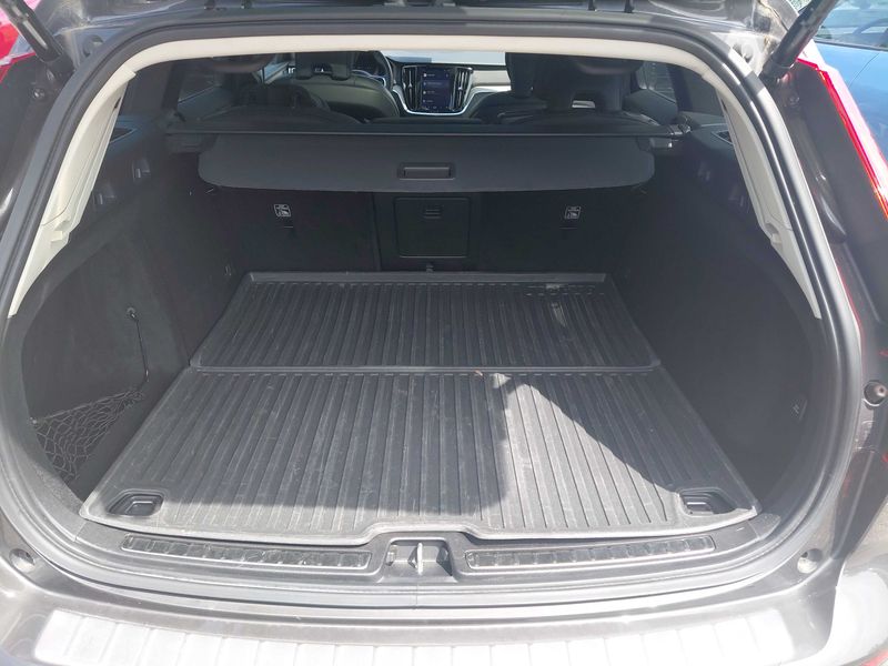 Volvo V60 Cross Country 2.0 B4 Mild-Hybrid Ultimate AWD — zdjęcie 9