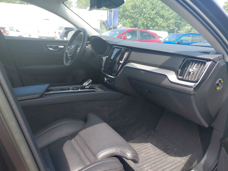 Volvo V60 Cross Country 2.0 B4 Mild-Hybrid Ultimate AWD — zdjęcie 10