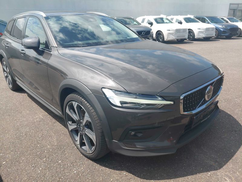 Volvo V60 Cross Country 2.0 B4 Mild-Hybrid Ultimate AWD — zdjęcie 6