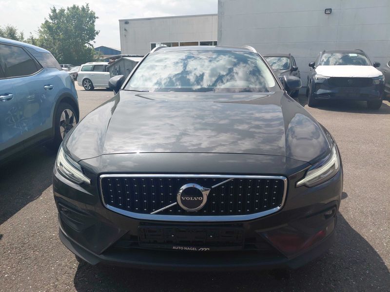 Volvo V60 Cross Country 2.0 B4 Mild-Hybrid Ultimate AWD — zdjęcie 7