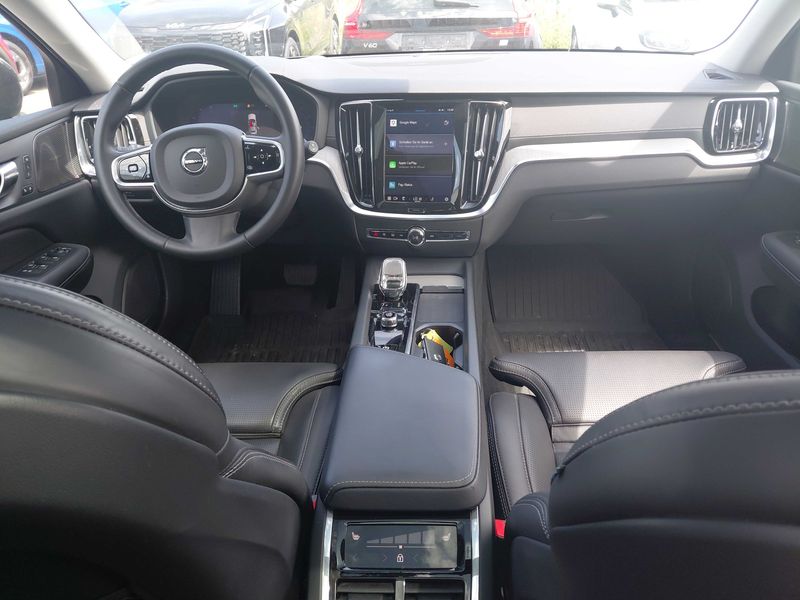 Volvo V60 Cross Country 2.0 B4 Mild-Hybrid Ultimate AWD — zdjęcie 11