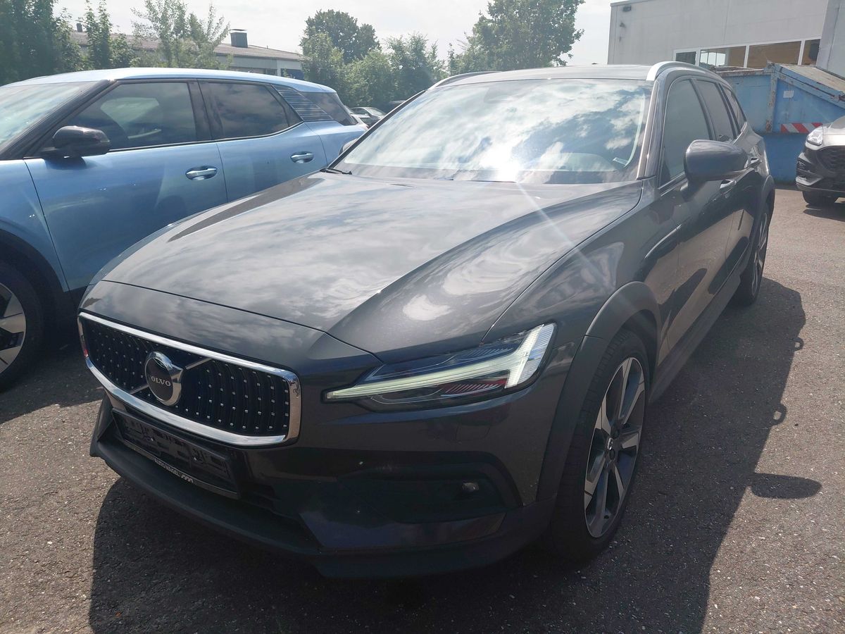 Volvo V60 2022 — photo 1