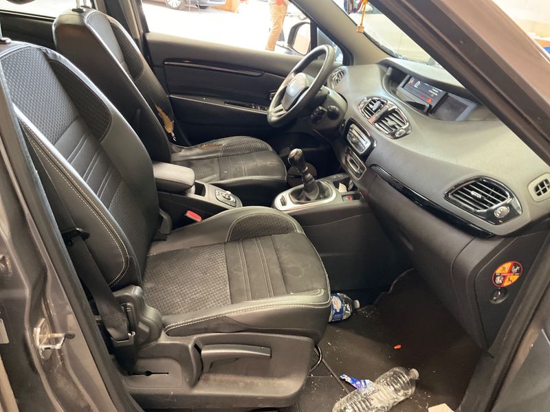 Renault Grand Scenic 1.5 dCi Carminat Tom-Tom — zdjęcie 3