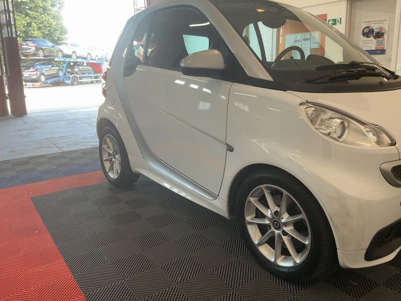 Smart fortwo 1.0 Micro Hybrid Drive pure — zdjęcie 8