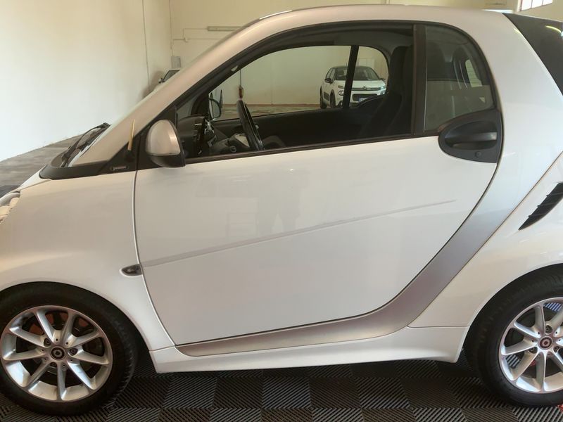 Smart fortwo 1.0 Micro Hybrid Drive pure — zdjęcie 4