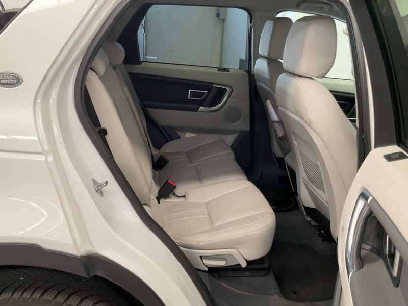 Land Rover Discovery Sport 2.2 Td4 HSE — zdjęcie 14