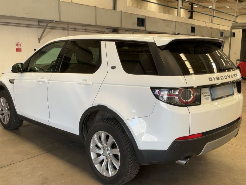 Land Rover Discovery Sport 2.2 Td4 HSE — zdjęcie 3