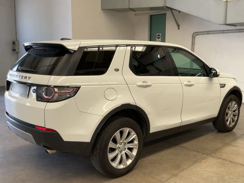 Land Rover Discovery Sport 2.2 Td4 HSE — zdjęcie 6