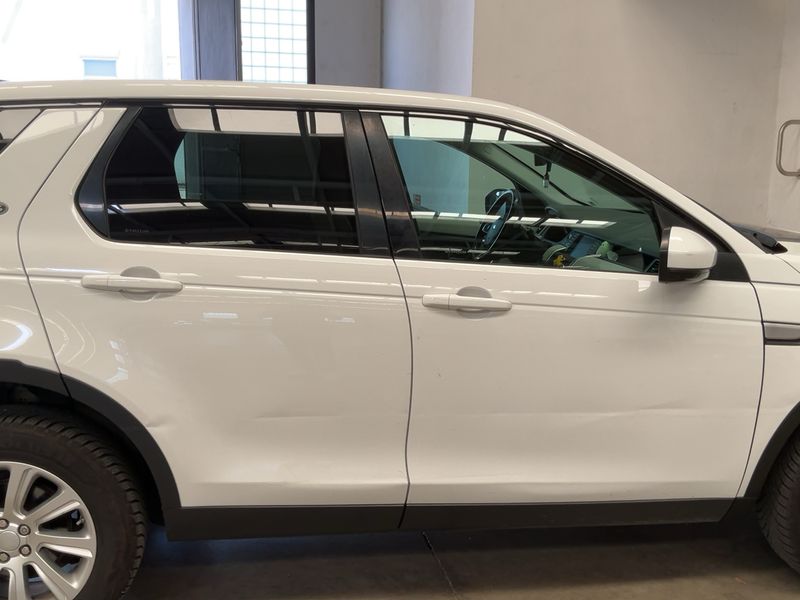 Land Rover Discovery Sport 2.2 Td4 HSE — zdjęcie 7