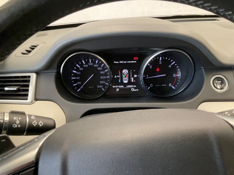 Land Rover Discovery Sport 2.2 Td4 HSE — zdjęcie 13