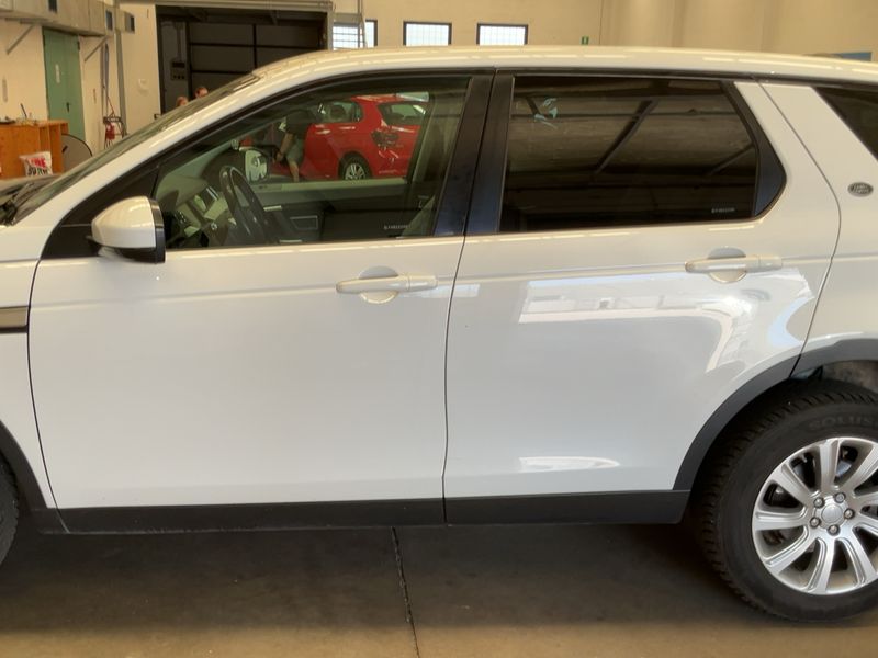 Land Rover Discovery Sport 2.2 Td4 HSE — zdjęcie 4