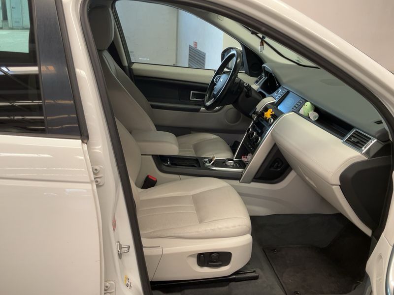 Land Rover Discovery Sport 2.2 Td4 HSE — zdjęcie 11
