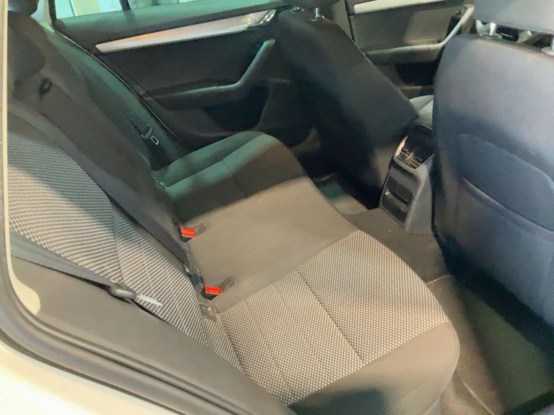 Skoda Octavia 1.4 TSI Ambition 2013 – снимка 20