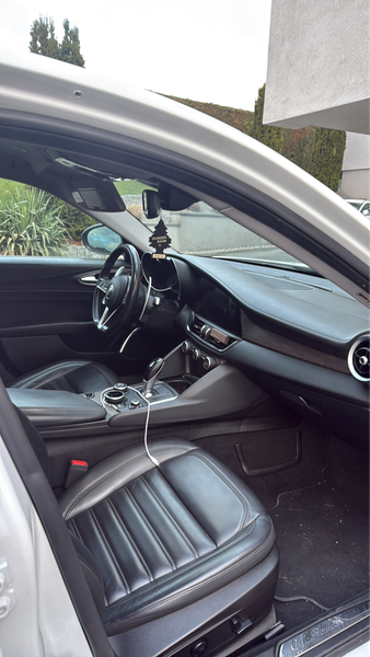 Alfa Romeo Giulia 2.0 Turbo Veloce — zdjęcie 21
