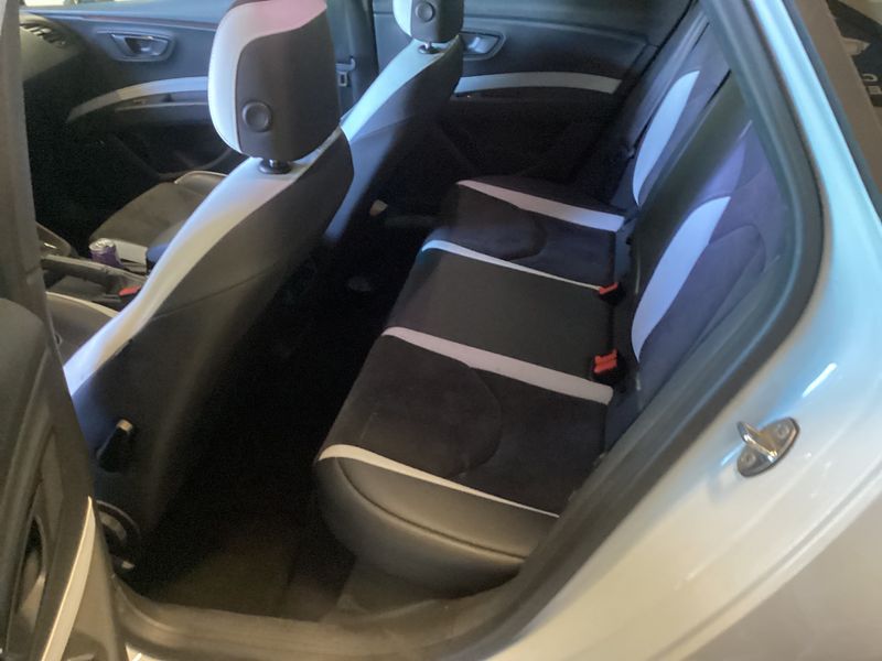 Seat Leon 2.0 TSI Cupra 300 4Drive — zdjęcie 14