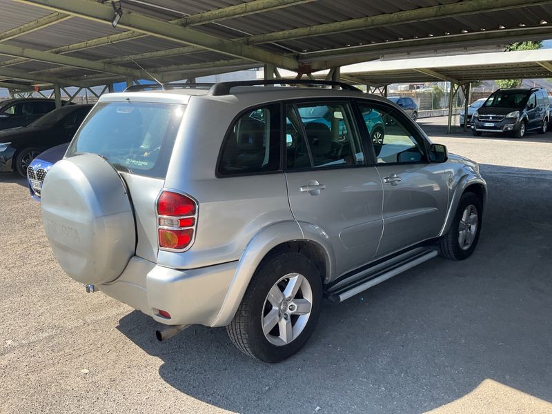 Toyota RAV 4 2.0 D-4D 4x4 — zdjęcie 2