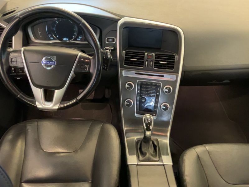 Volvo XC60 2.0 D4 Summum — zdjęcie 12