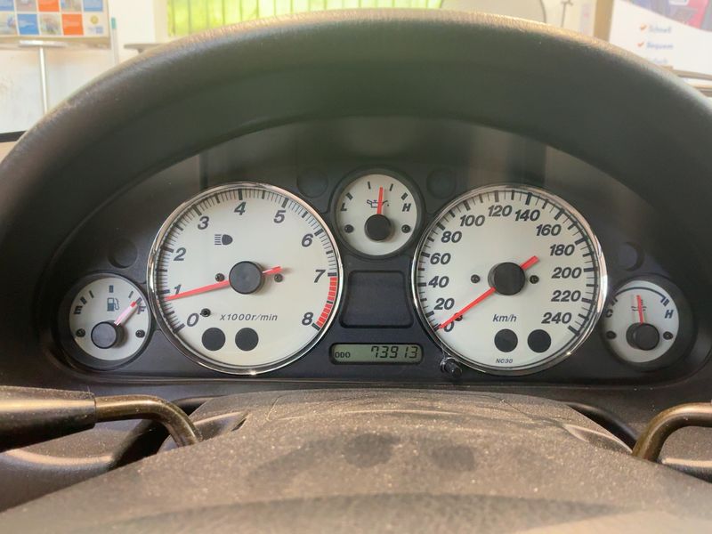 Mazda MX-5 1.6 Roadster — zdjęcie 13