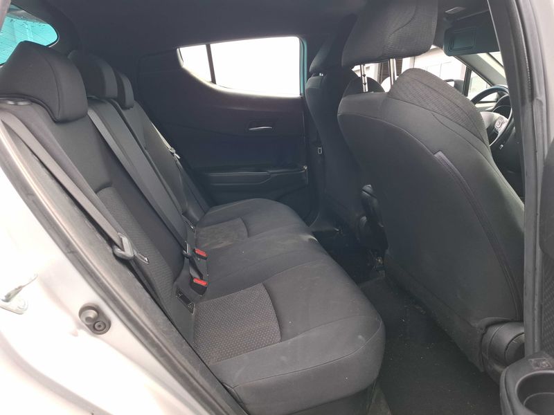 Toyota C-HR 1.8 Hybrid Dynamic — zdjęcie 14