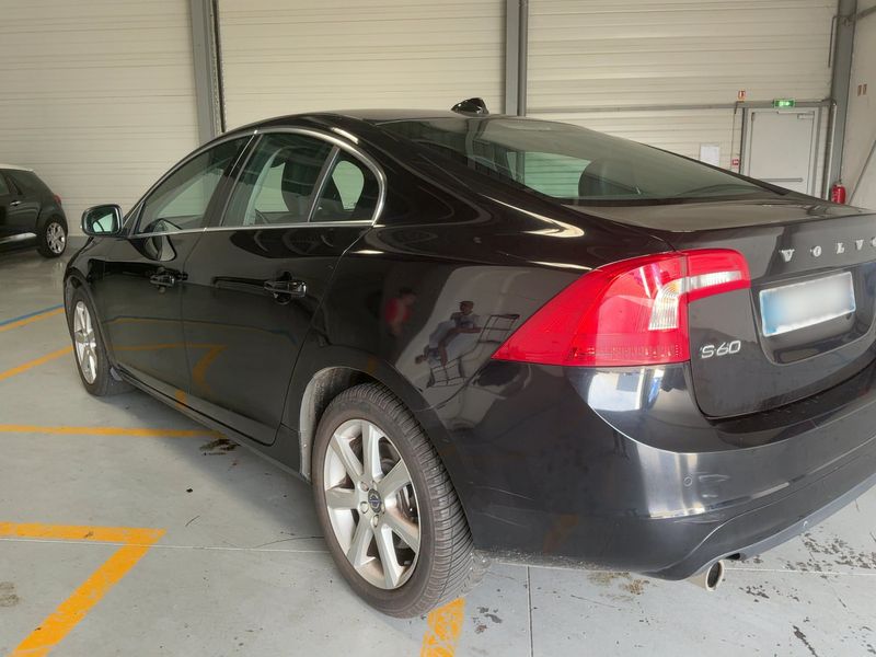 Volvo S60 2.0 D3 Momentum — zdjęcie 3