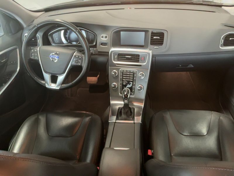 Volvo S60 2.0 D3 Momentum — zdjęcie 12