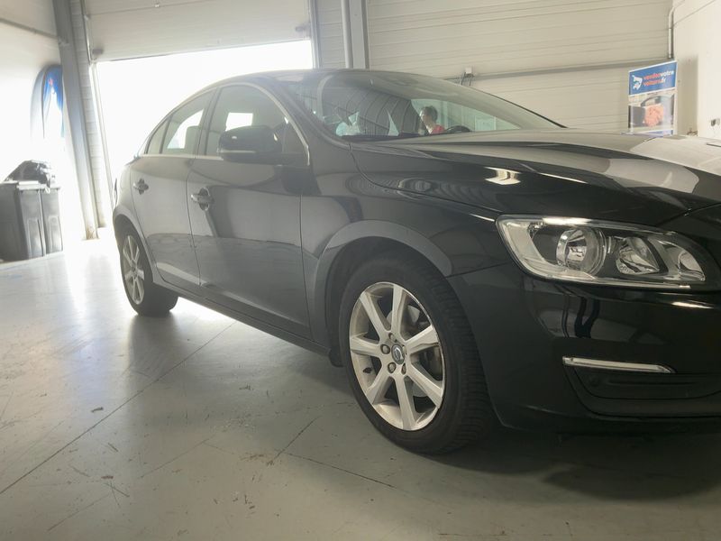 Volvo S60 2.0 D3 Momentum — zdjęcie 8