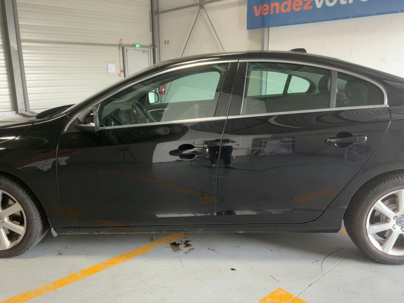 Volvo S60 2.0 D3 Momentum — zdjęcie 4