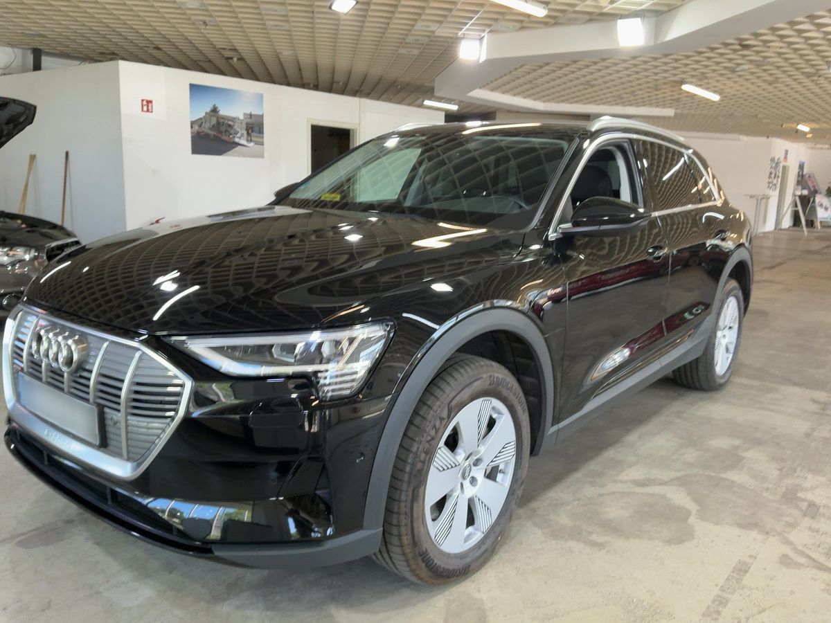 Audi e-tron 2020 — photo 1