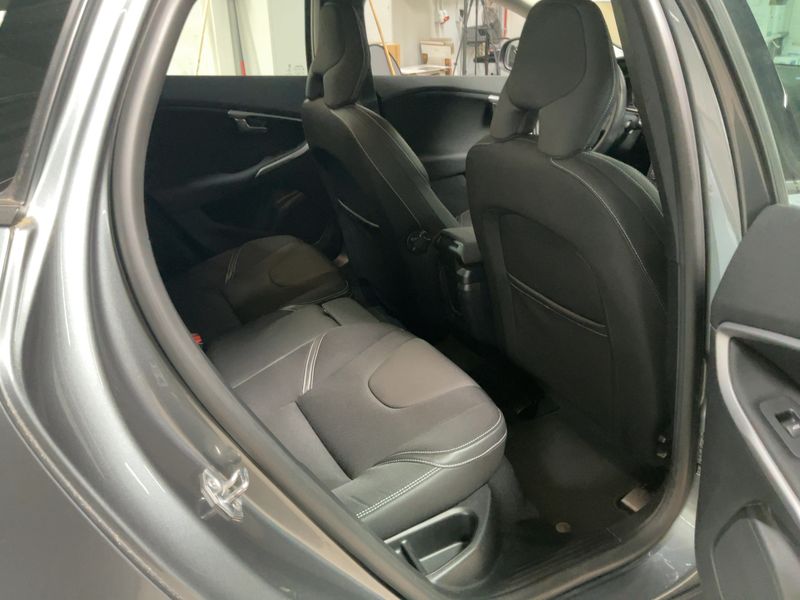 Volvo V40 2.0 T2 Momentum — zdjęcie 14