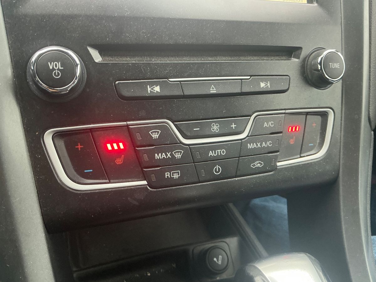 Ford Mondeo 2019 — photo 36
