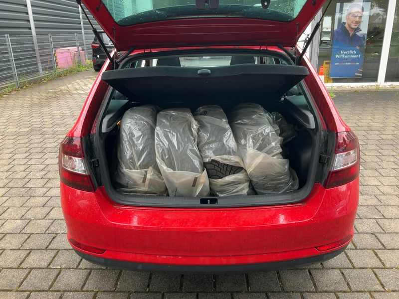 Skoda Rapid Spaceback 1.6 TDI EmotionPlus — zdjęcie 10