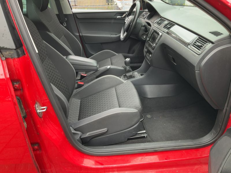 Skoda Rapid Spaceback 1.6 TDI EmotionPlus — zdjęcie 11