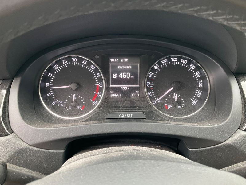 Skoda Rapid Spaceback 1.6 TDI EmotionPlus — zdjęcie 13