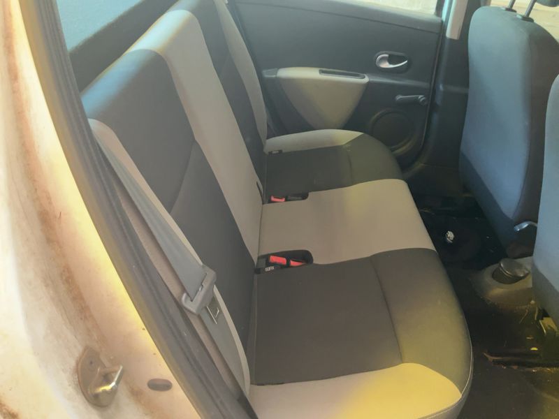 Renault Clio 1.2 Authentique 2011 – снимка 19