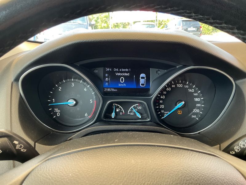 Ford Focus 1.5 TDCi Business — zdjęcie 4