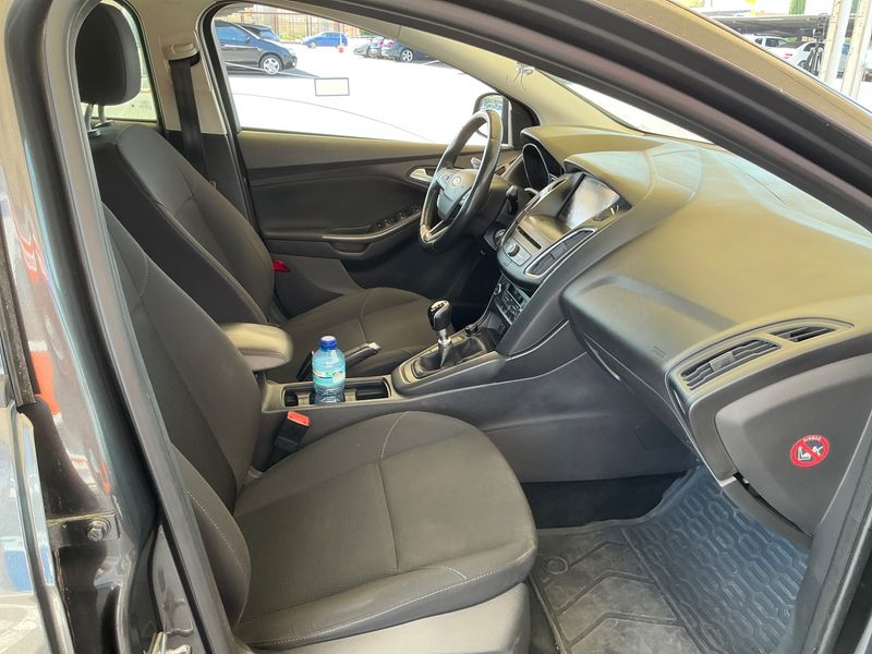 Ford Focus 1.5 TDCi Business — zdjęcie 3
