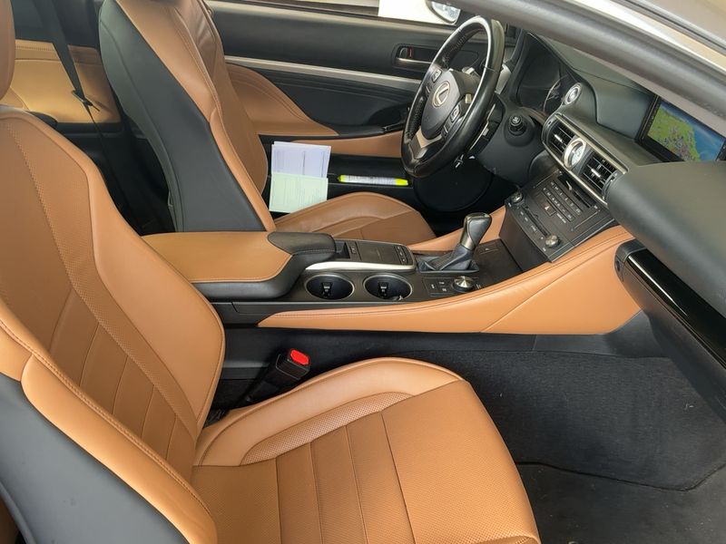 Lexus RC-Serie RC 300h Executive — zdjęcie 11