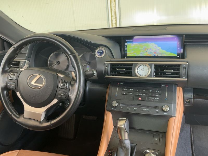 Lexus RC-Serie RC 300h Executive — zdjęcie 12