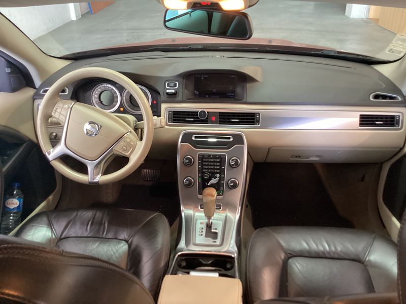 Volvo XC70 2.4 D4 Momentum AWD — zdjęcie 12