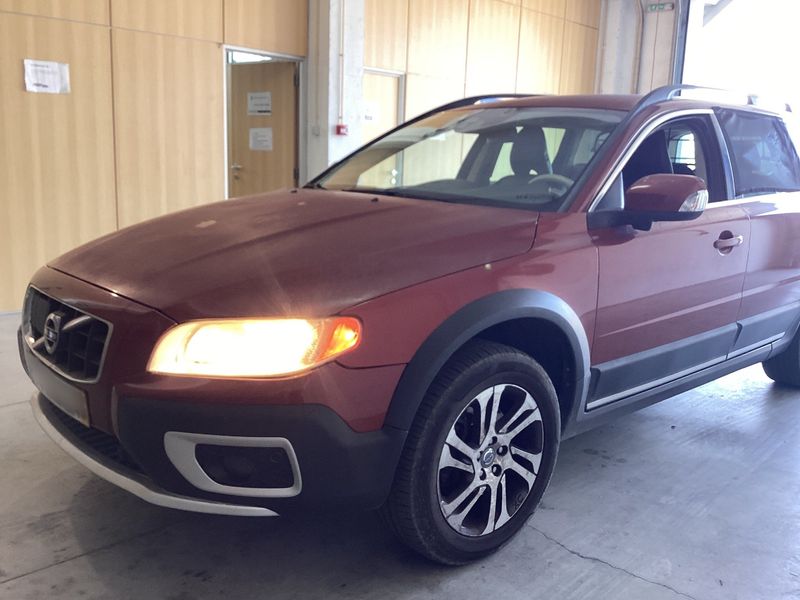Volvo XC70 2.4 D4 Momentum AWD — zdjęcie 2