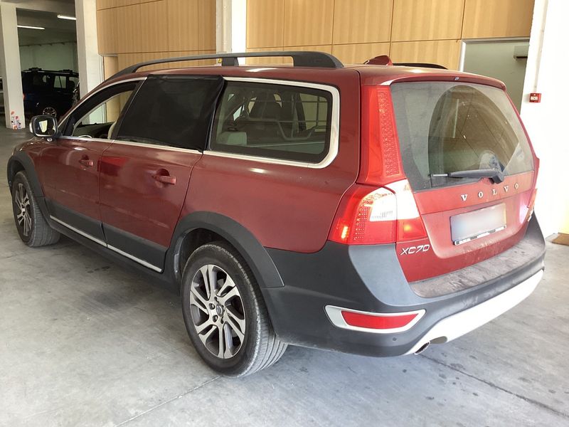 Volvo XC70 2.4 D4 Momentum AWD — zdjęcie 3
