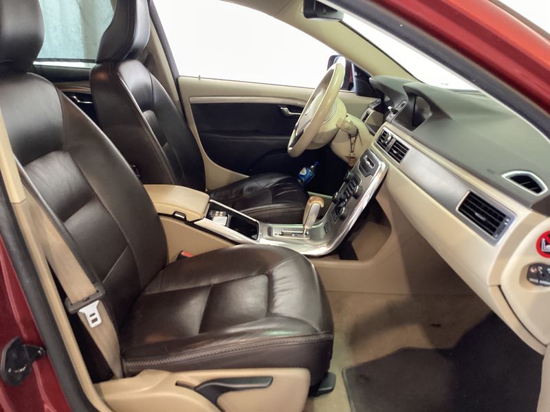 Volvo XC70 2.4 D4 Momentum AWD — zdjęcie 11