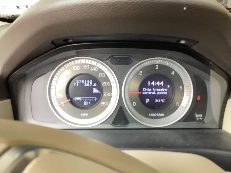 Volvo XC70 2.4 D4 Momentum AWD — zdjęcie 13